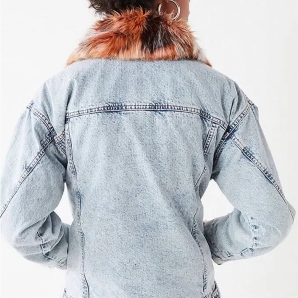 BDG Urban Outfitters Faux Fur Lined Denim Trucker Jacket Women’s Size XS… - Picture 6 of 12